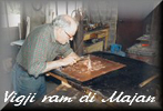Il Maestro all'opera - The hand carver at work